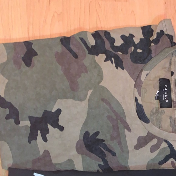 clothes - Picture 4 of 6